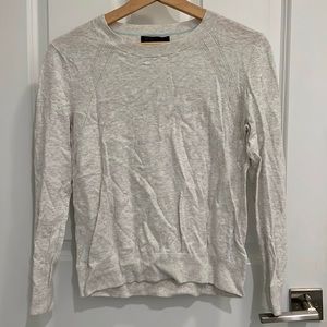 BANANA REPUBLIC LIGHTWEIGHT LIGHT GRAY SWEATER